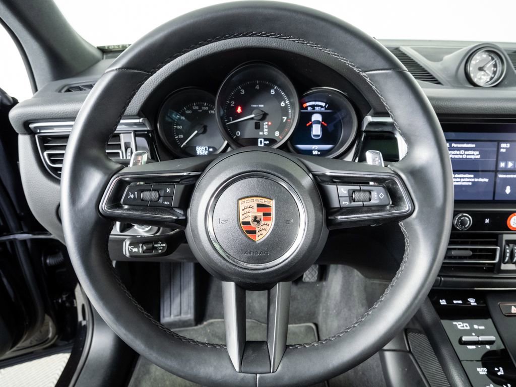 Certified 2025 Porsche Macan image 9