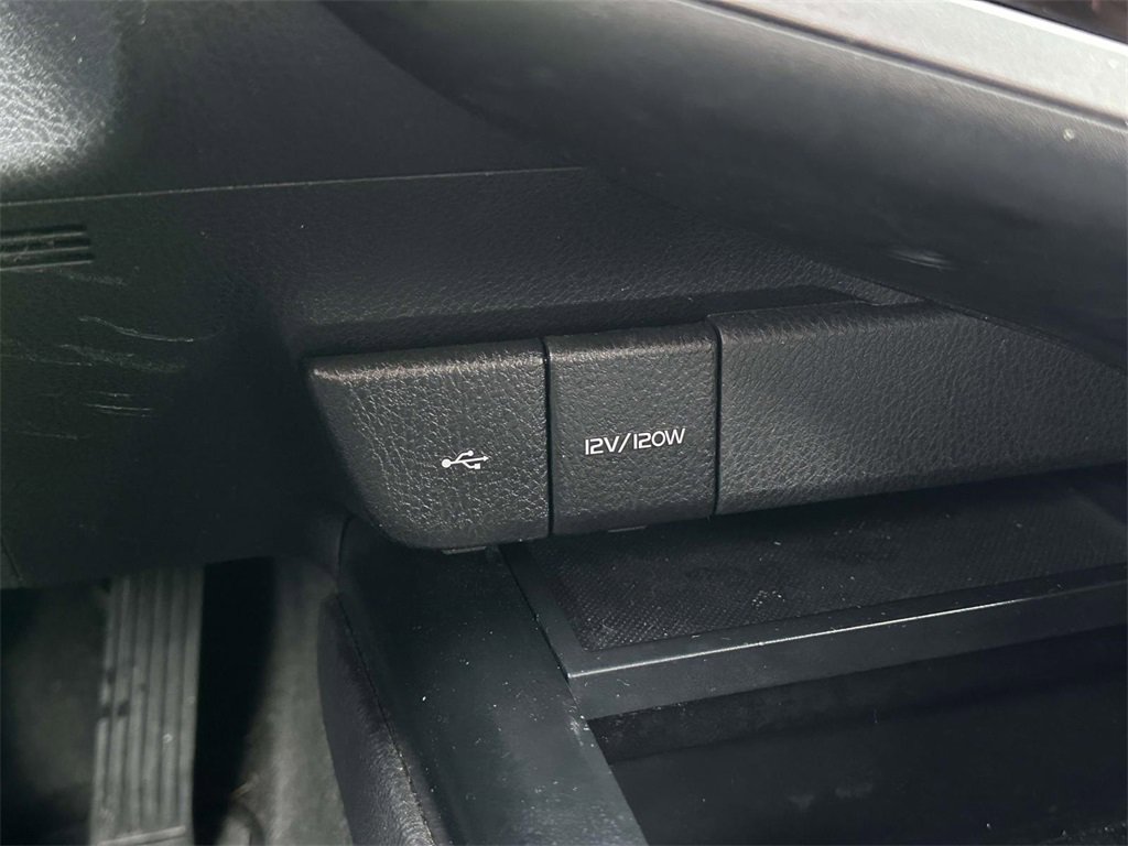 Used 2020 Toyota Camry SE image 30