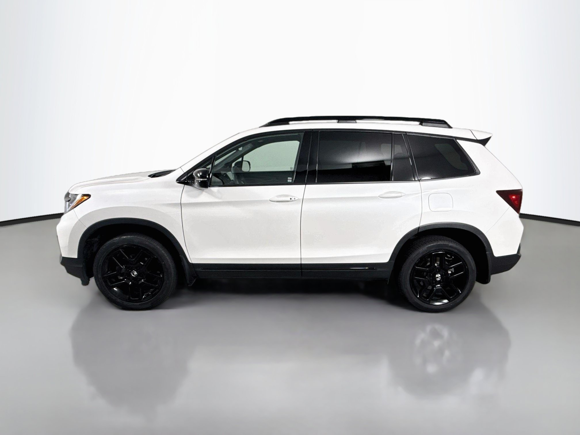Used 2025 Honda Passport Black Edition image 4