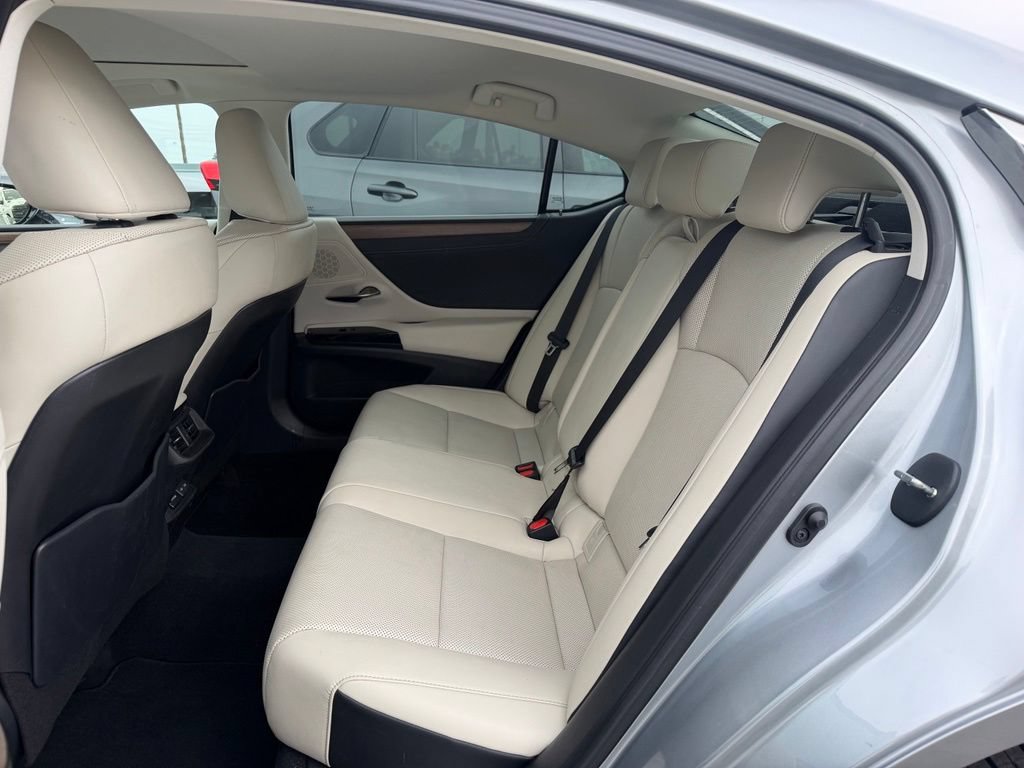 Used 2023 Lexus ES 350 w/ Premium Package FWD image 4