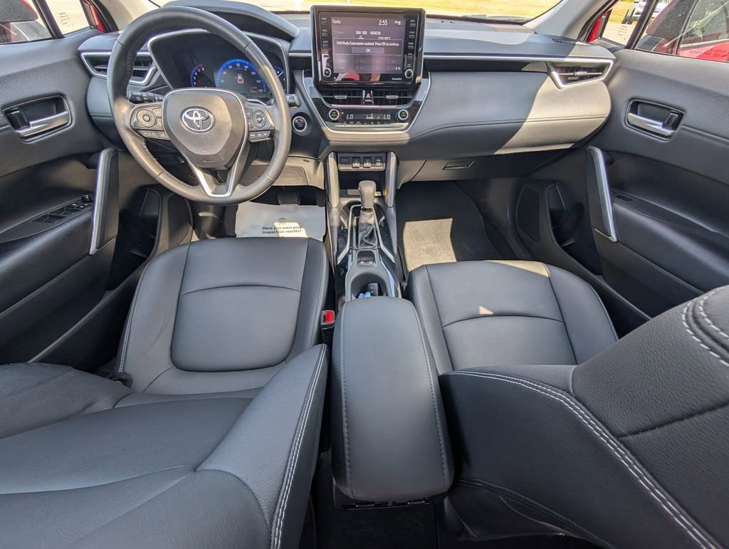 Used 2022 Toyota Corolla Cross XLE w/ Convenience Package FWD image 26