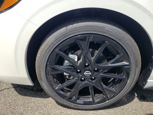 New 2025 Nissan Sentra SR w/ Midnight Edition image 13