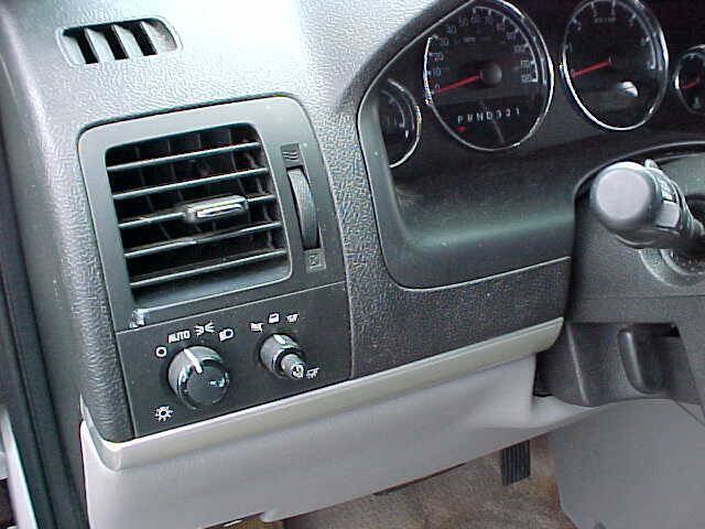 Used 2006 Chevrolet Uplander LS w/ Climate Package FWD image 21