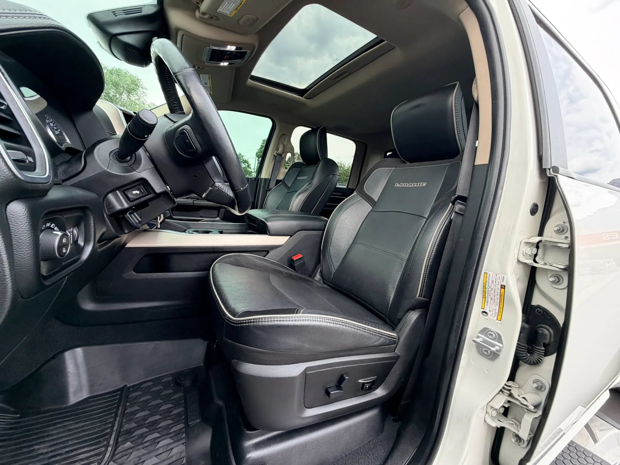 Used 2019 RAM 3500 Laramie AWD/4WD image 11