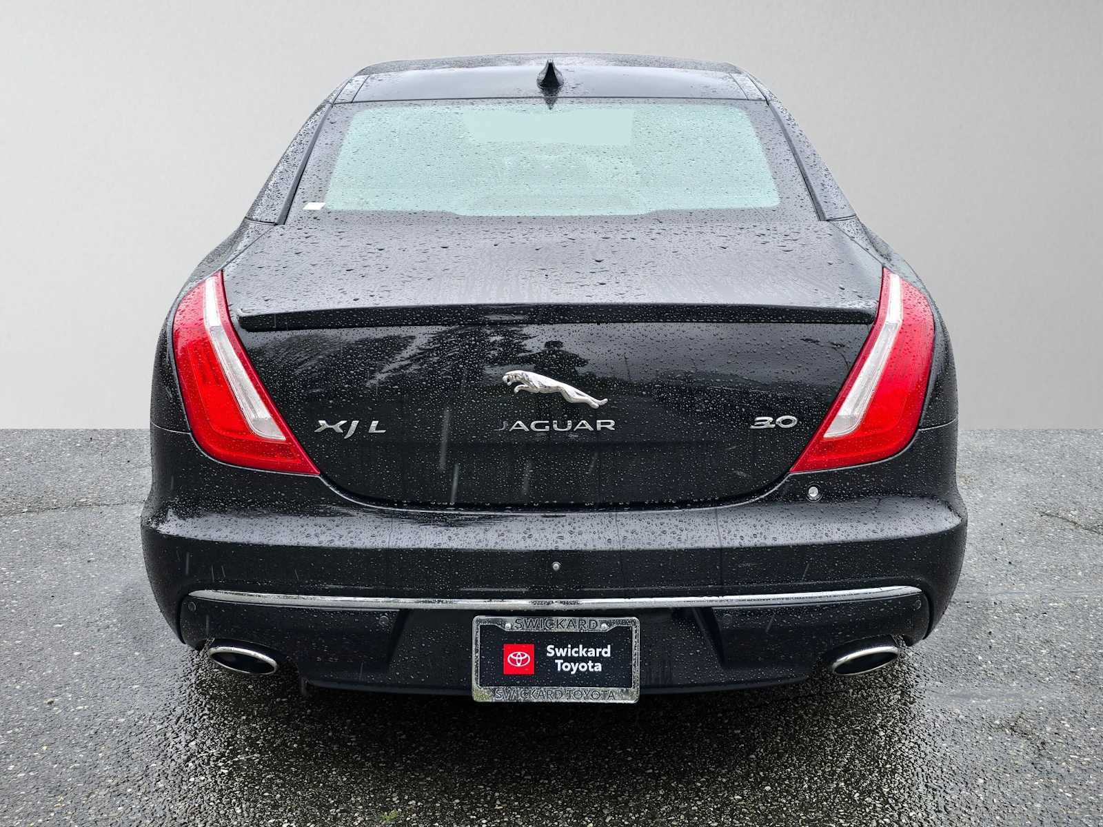 Used 2019 Jaguar XJ L Portfolio RWD image 6