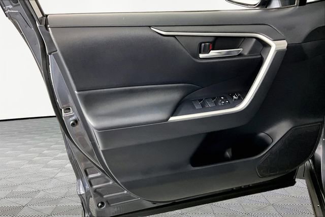 Used 2022 Toyota RAV4 XLE Premium image 19