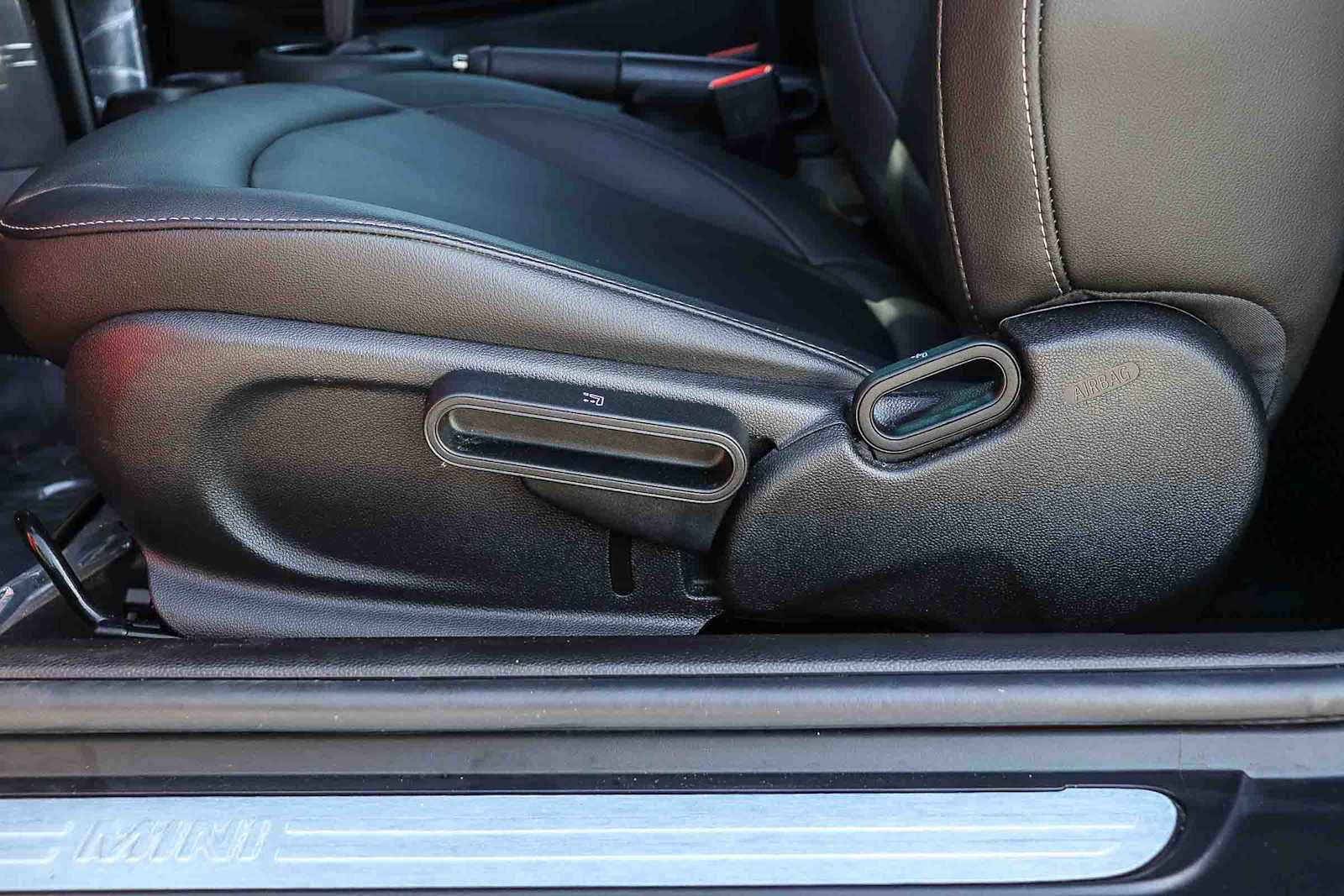 Used 2020 MINI Cooper 2-Door Hardtop image 28