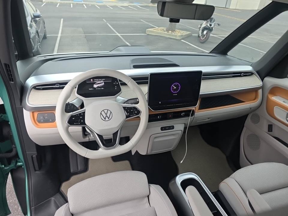 Used 2025 Volkswagen ID. Buzz Pro S Plus RWD image 8