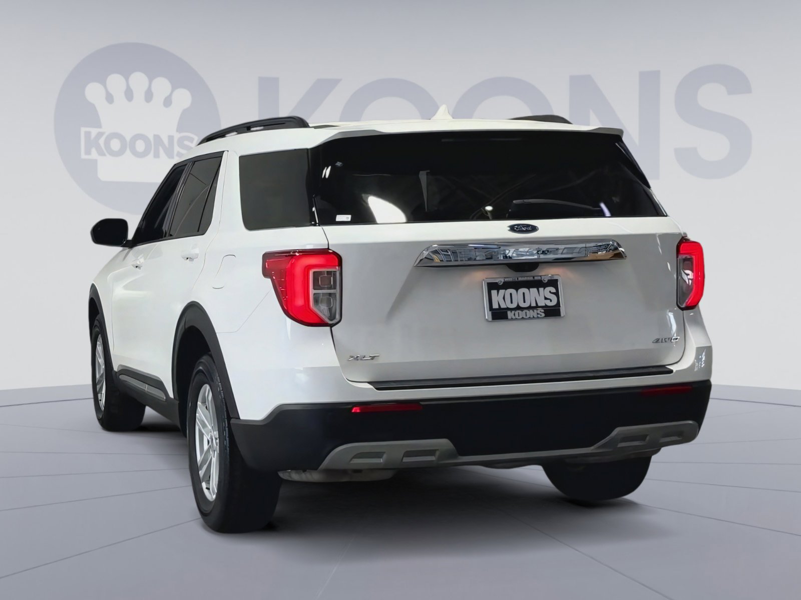 Used 2022 Ford Explorer XLT w/ Equipment Group 202A AWD/4WD image 10