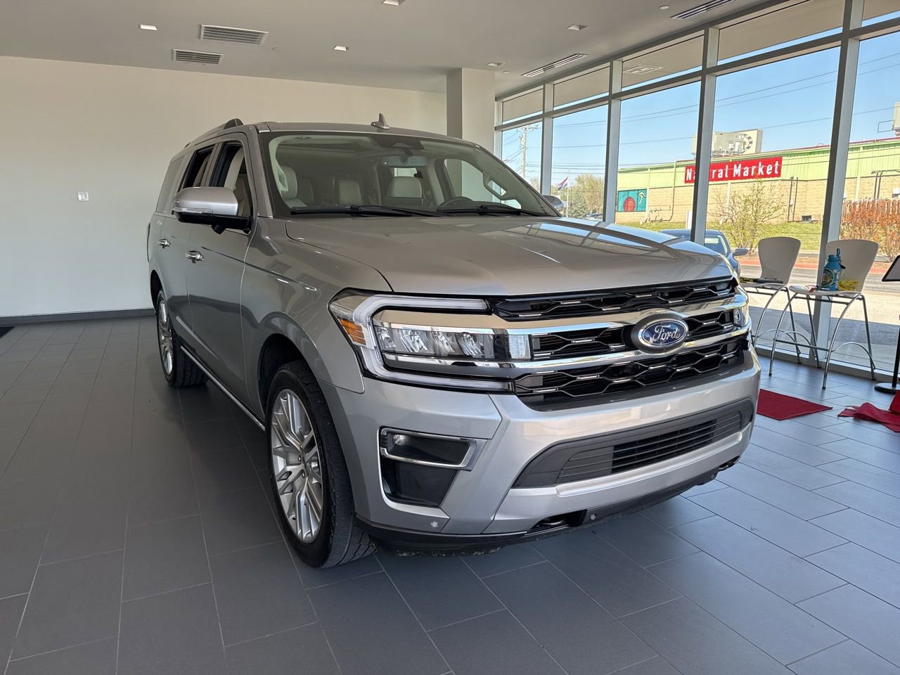 Used 2024 Ford Expedition Limited image 2