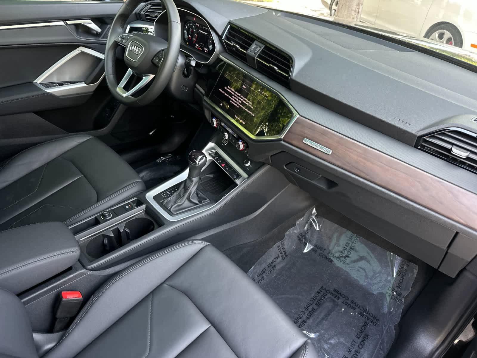 Used 2025 Audi Q3 2.0T Premium w/ Convenience Package AWD/4WD image 16