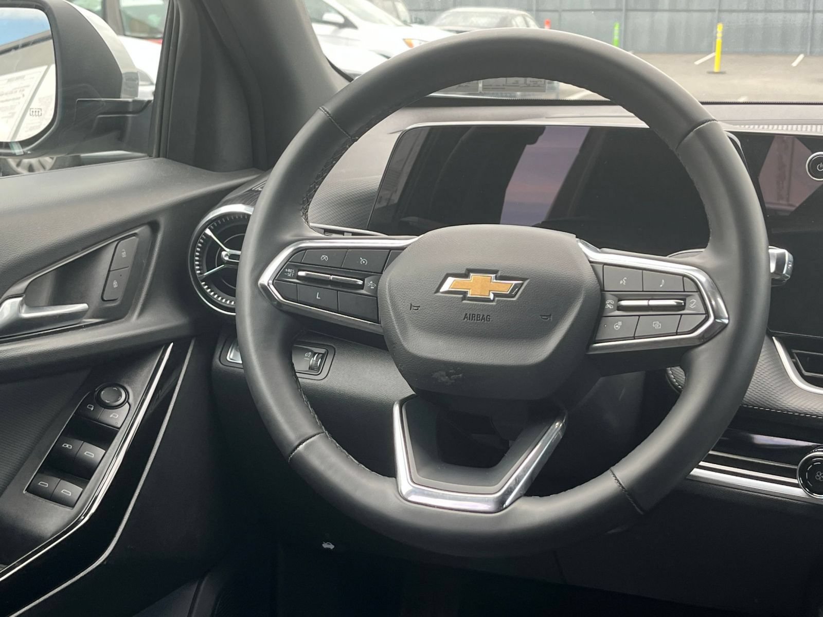 Used 2025 Chevrolet Equinox LT FWD image 28