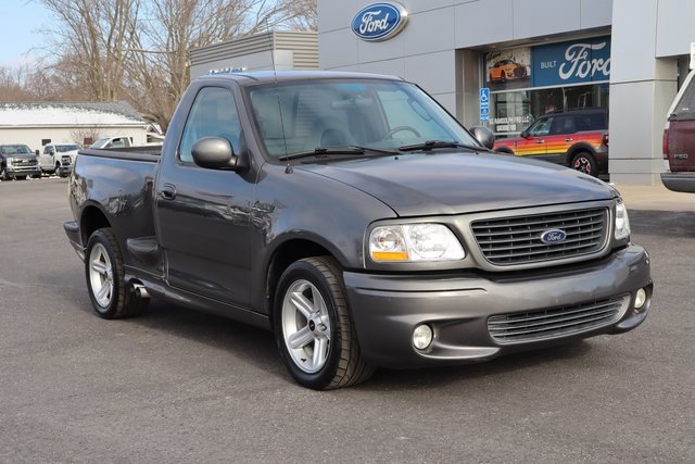 Used 2004 Ford F150 Lightning image 2