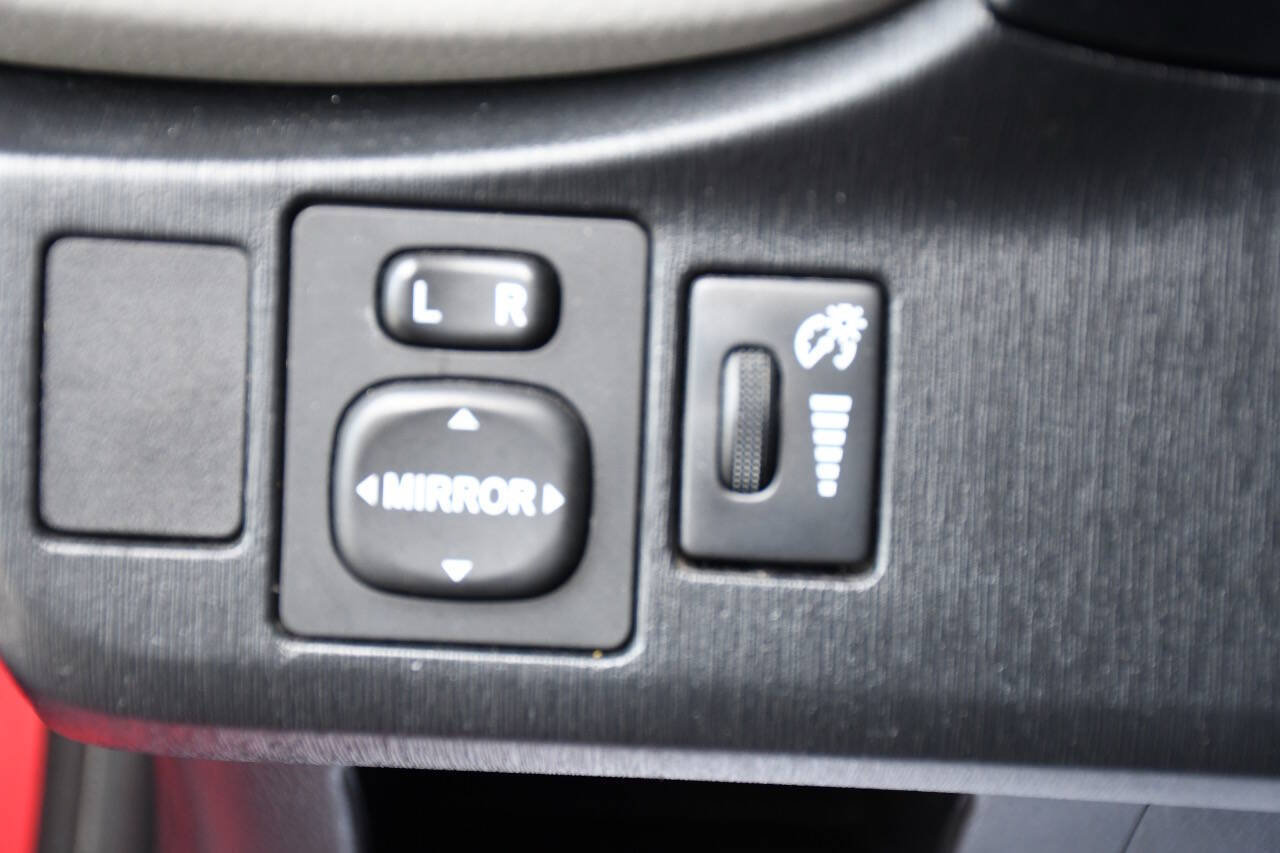 Used 2013 Toyota Yaris LE FWD image 29