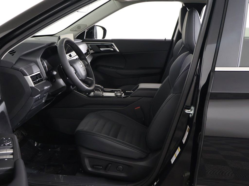New 2026 Mitsubishi Outlander SE image 27