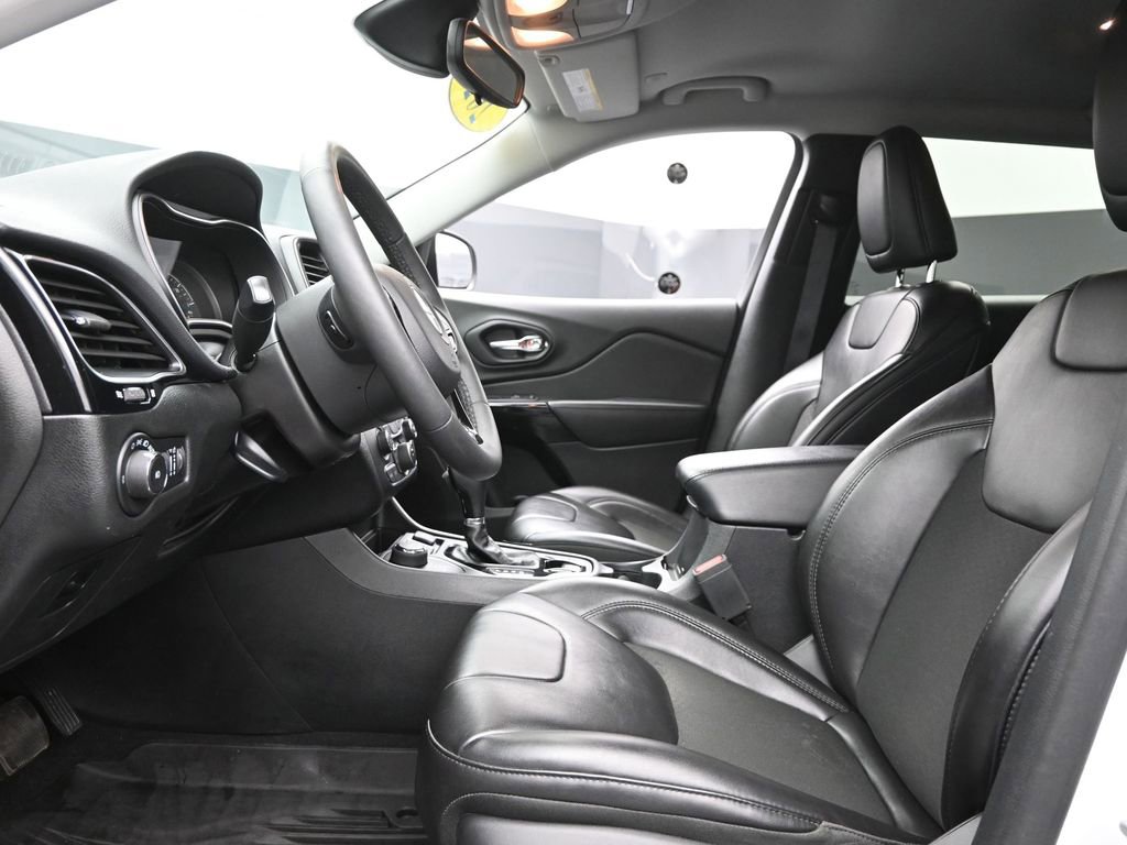 Used 2021 Jeep Cherokee Latitude Plus image 15