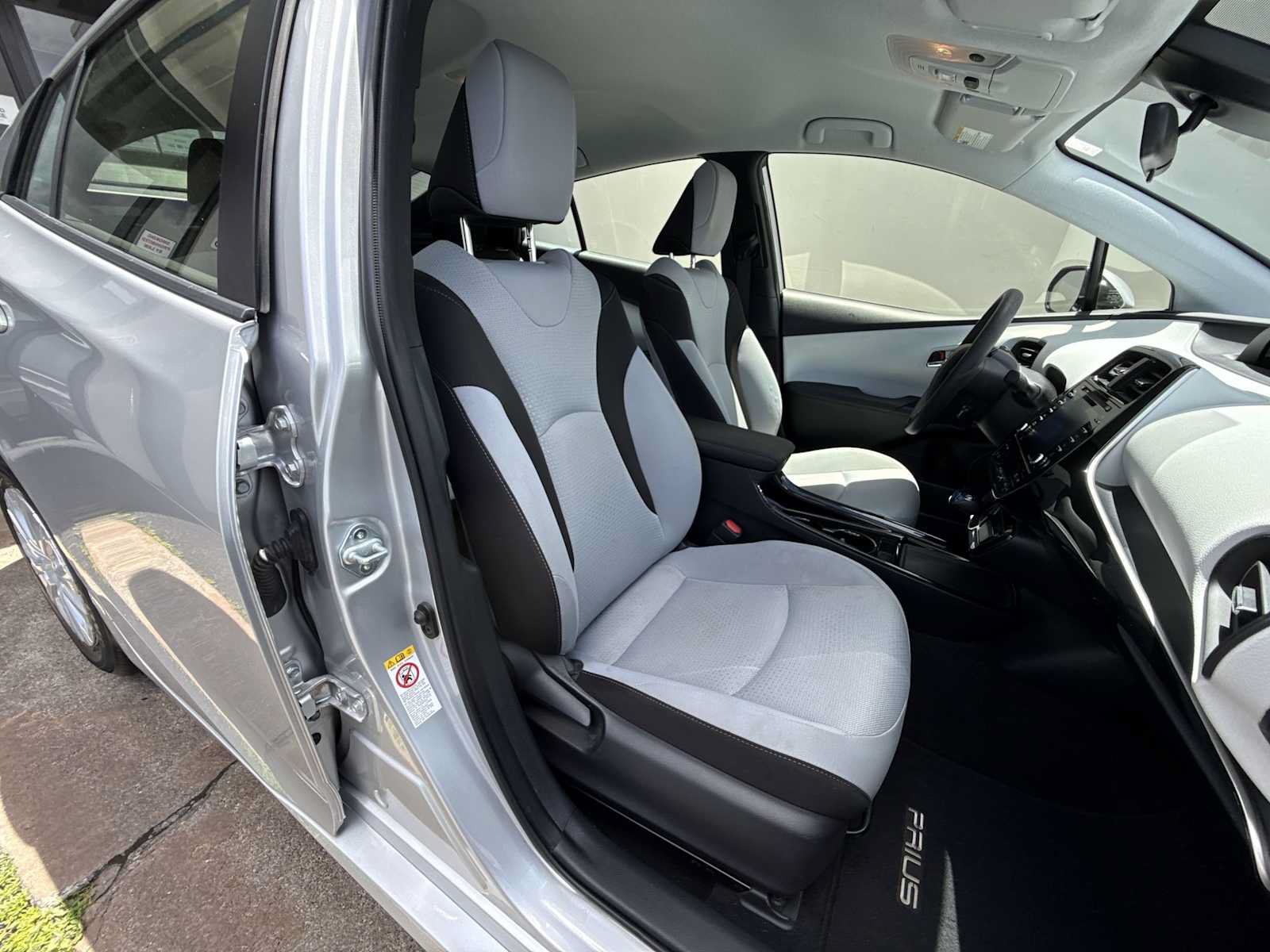 Used 2020 Toyota Prius LE FWD image 25