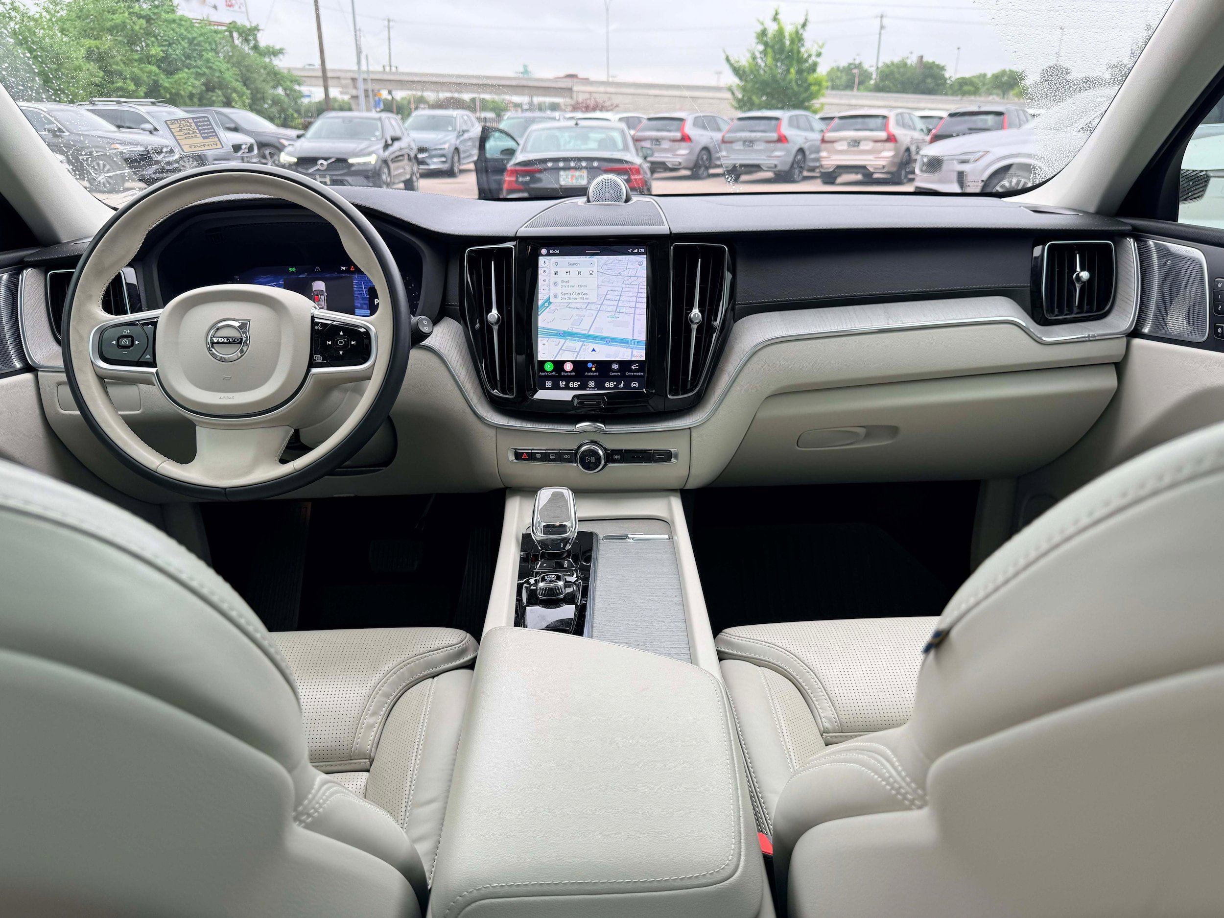 Certified 2023 Volvo XC60 B5 Ultimate w/ Protection Package Premier image 17