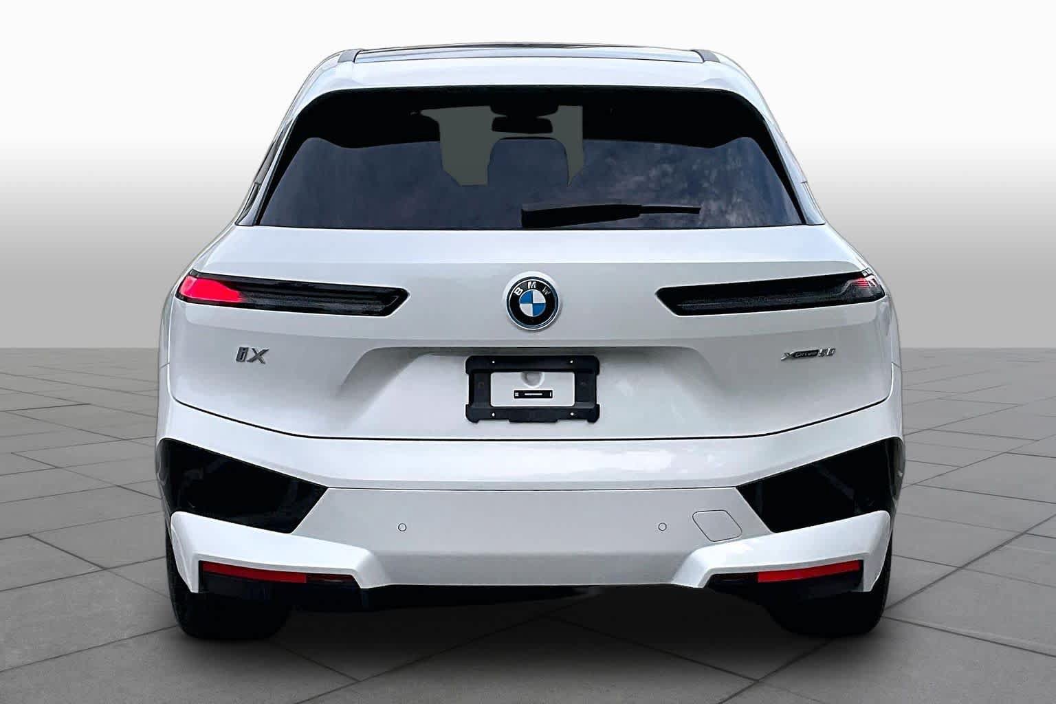 Used 2024 BMW iX xDrive50 w/ Premium Package AWD/4WD image 4