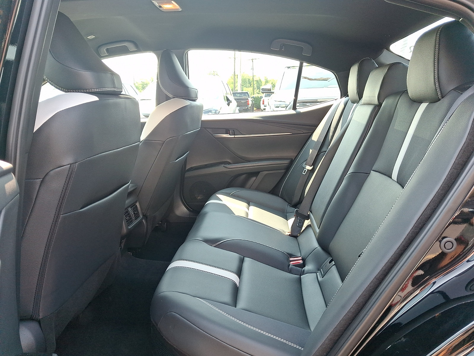 Used 2025 Toyota Camry SE w/ Convenience Package FWD image 10