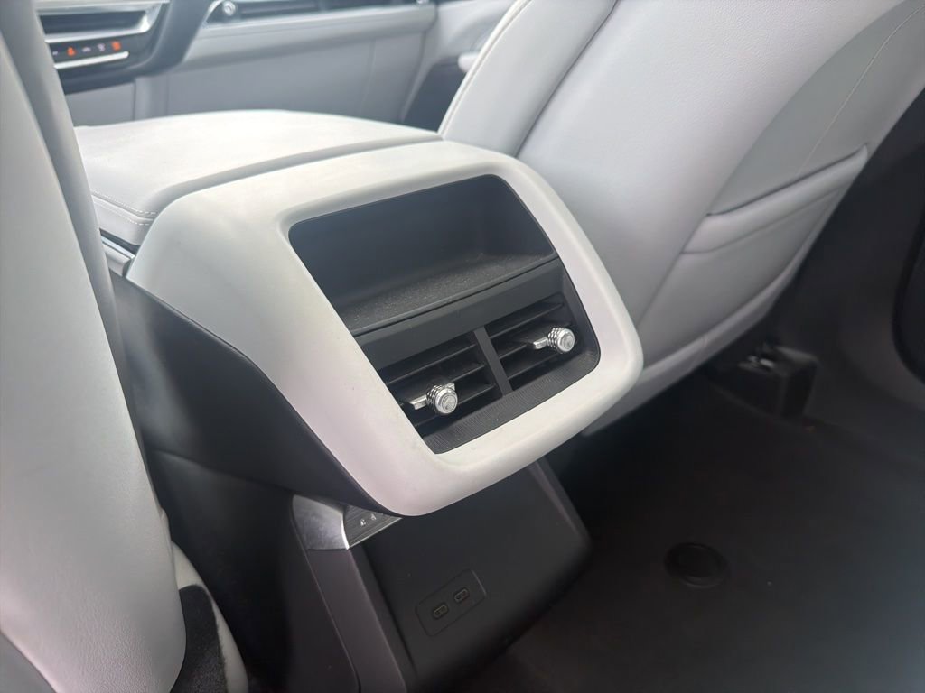 Used 2024 Cadillac Lyriq Luxury image 18