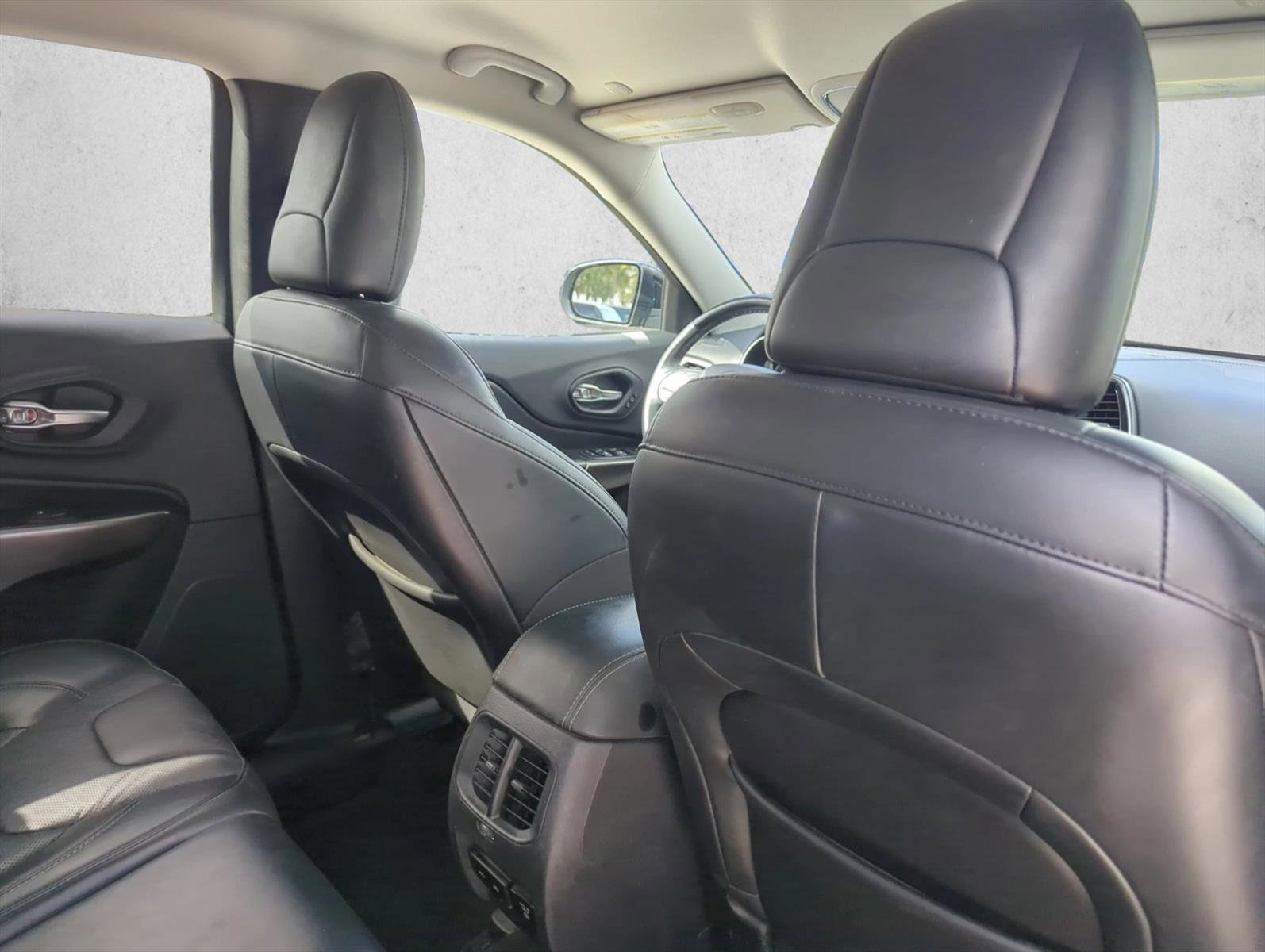 Used 2020 Jeep Cherokee Limited FWD image 18