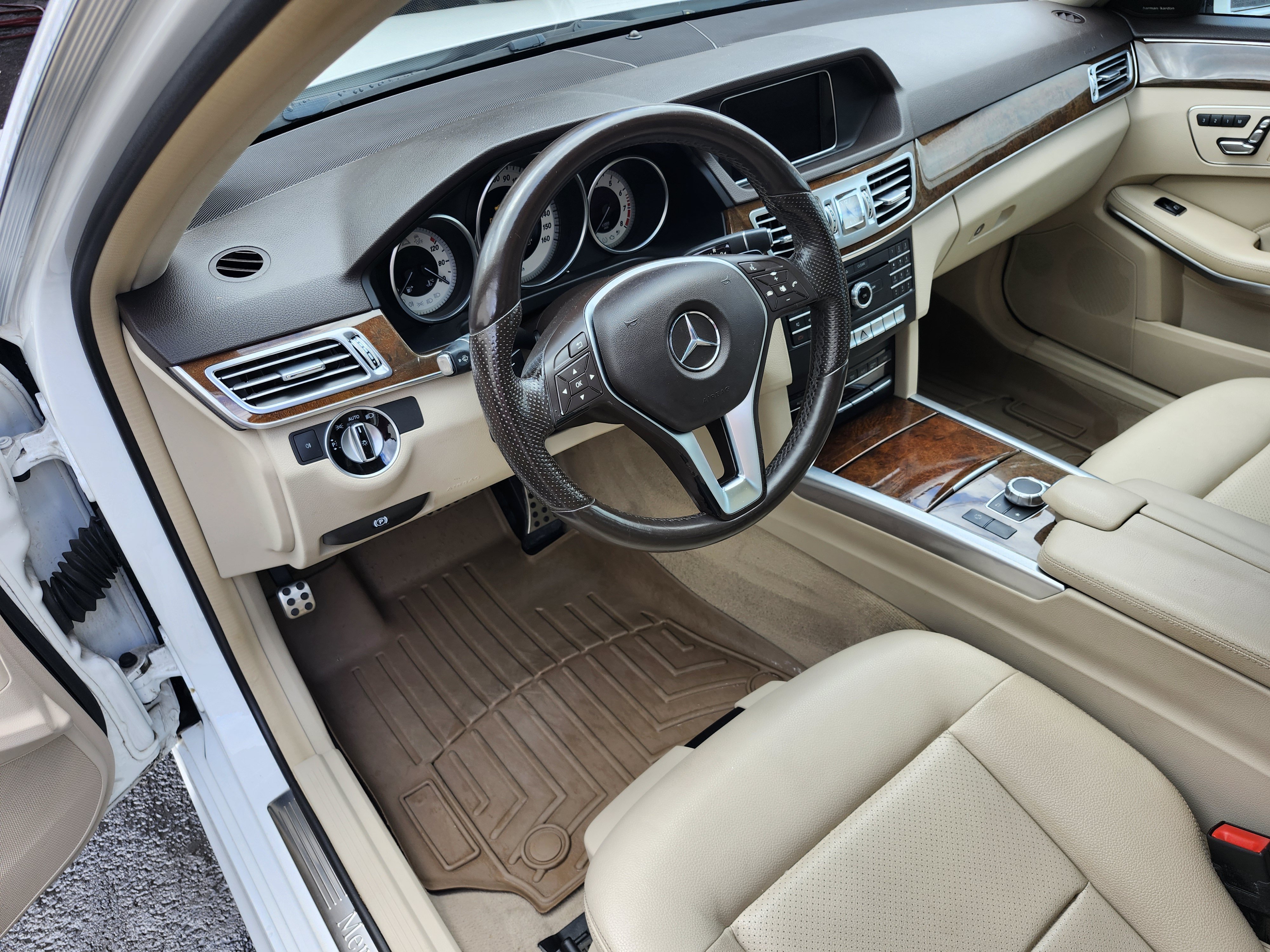 Used 2016 Mercedes-Benz E 350 4MATIC Sedan image 4