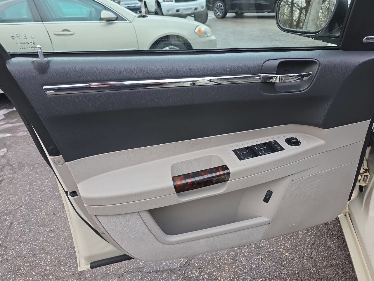 Used 2007 Chrysler 300 C RWD image 8