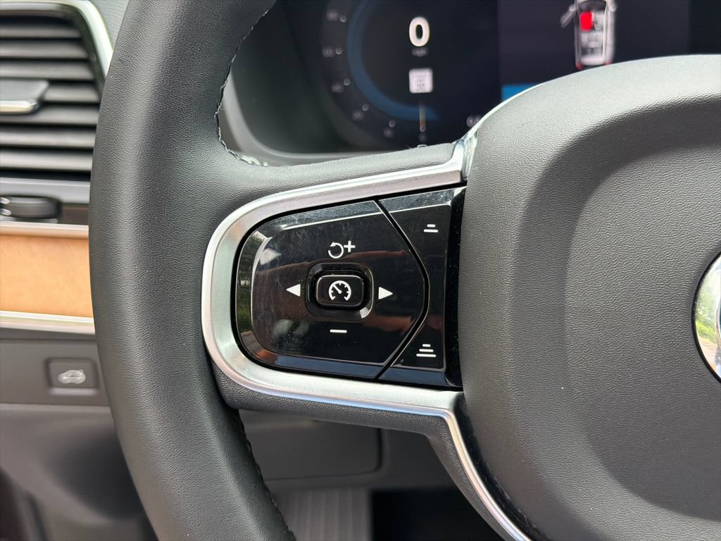Used 2023 Volvo XC90 B6 Plus AWD/4WD image 25