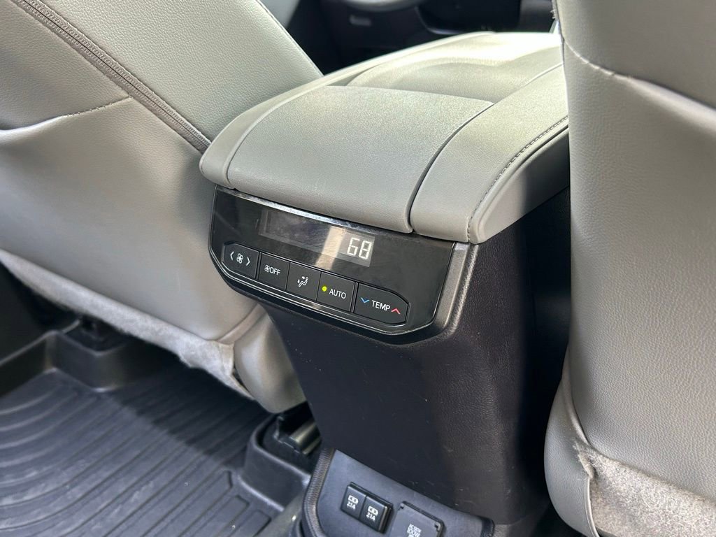 Used 2021 Toyota Highlander Limited image 42