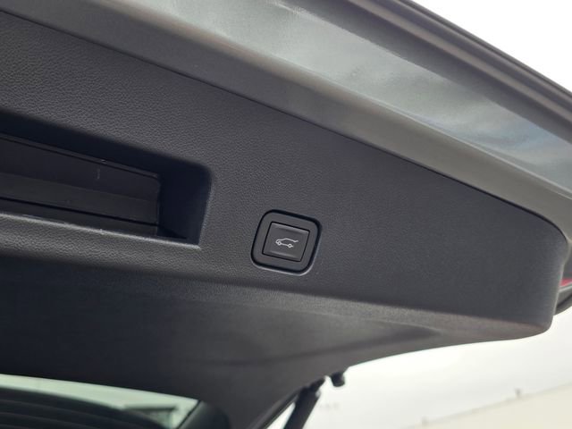 New 2025 Chevrolet Traverse LT w/ LPO, Illumination Package image 17