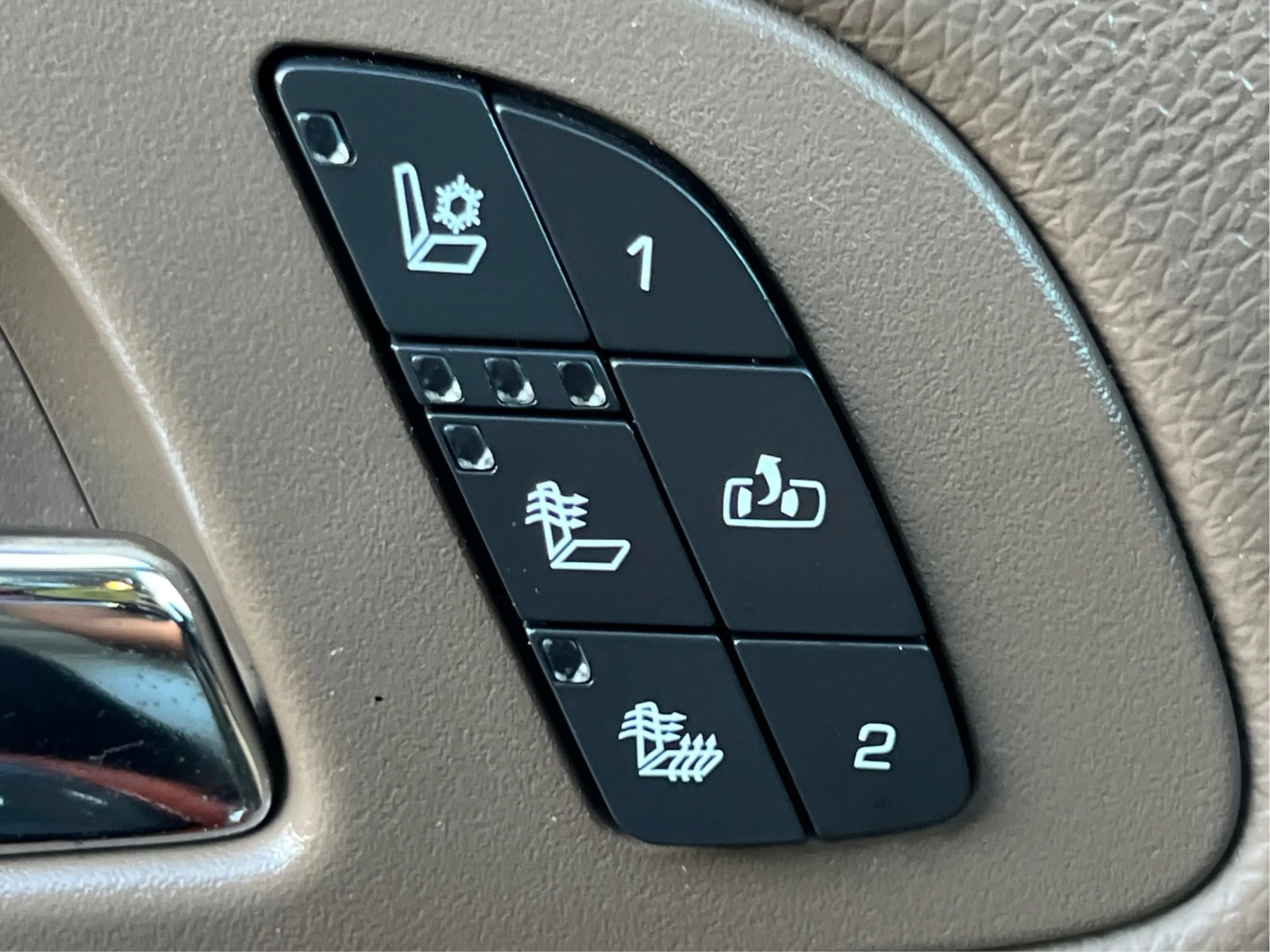 Used 2014 Chevrolet Tahoe LTZ RWD image 43