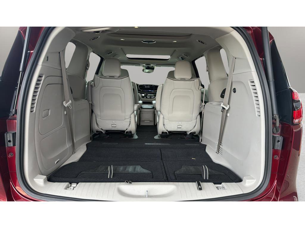 Used 2021 Chrysler Pacifica Limited w/ Uconnect Theater Family Group FWD image 17