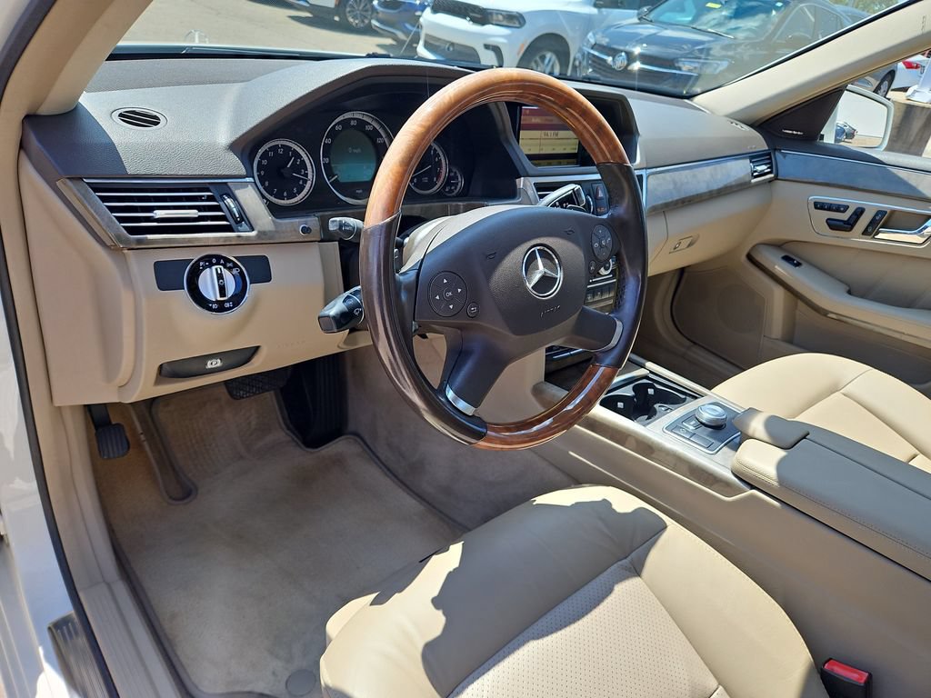 Used 2010 Mercedes-Benz E 350 4MATIC Sedan image 17