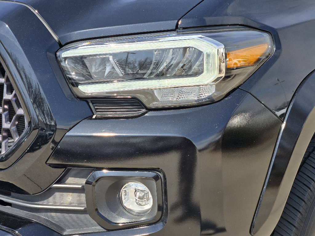 Used 2022 Toyota Tacoma Limited w/ Nightshade Package image 15