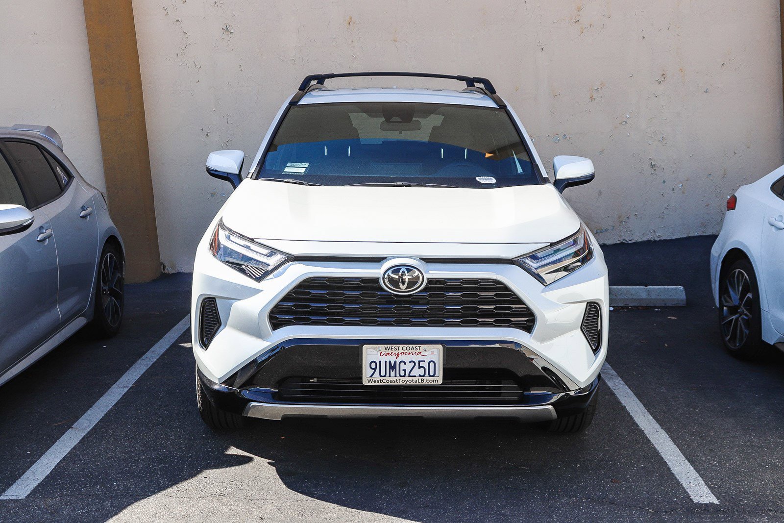 Used 2025 Toyota RAV4 SE image 2