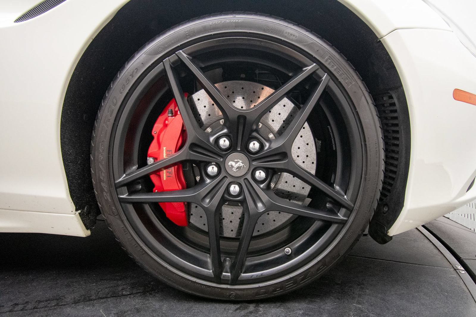 Used 2016 Ferrari California T RWD image 44