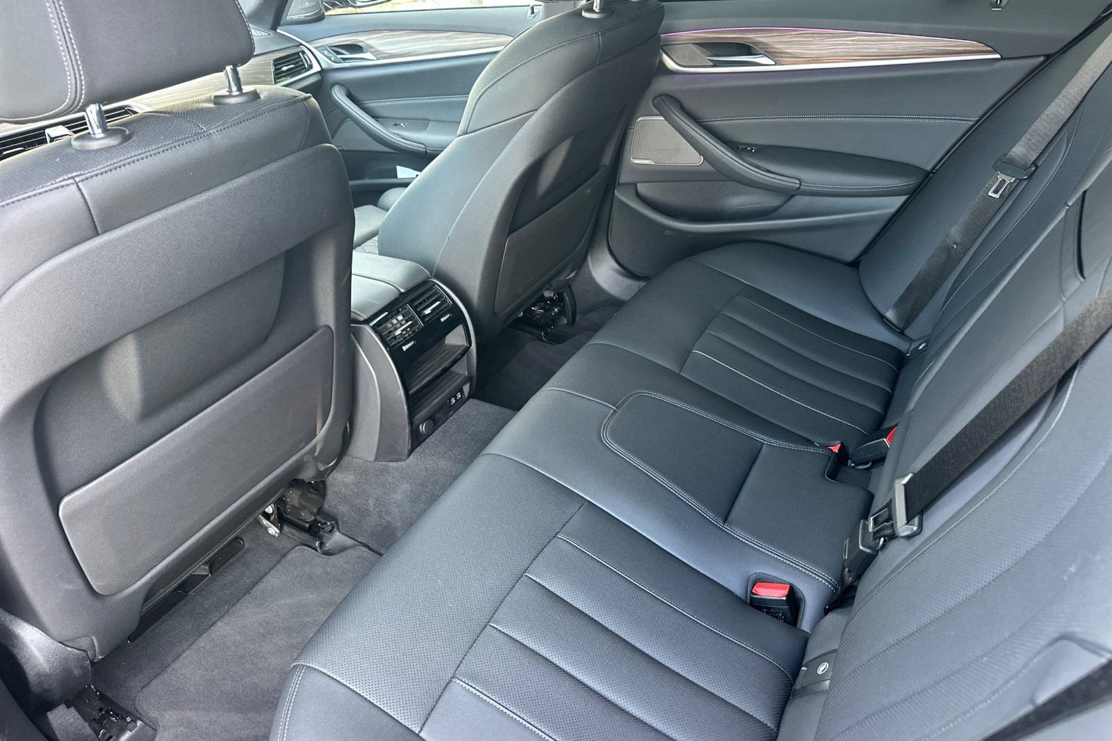 Used 2023 BMW 530i w/ M Sport Package RWD image 12