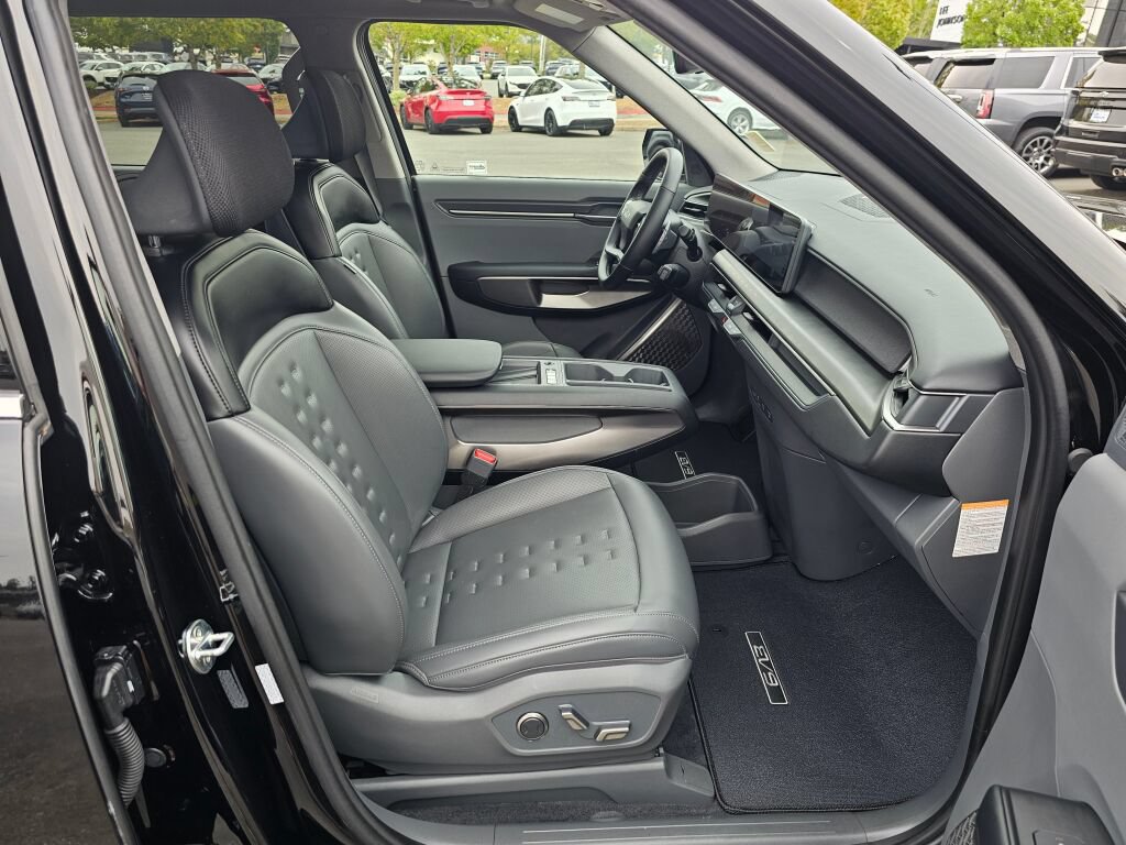 Certified 2024 Kia EV9 Wind AWD/4WD image 32