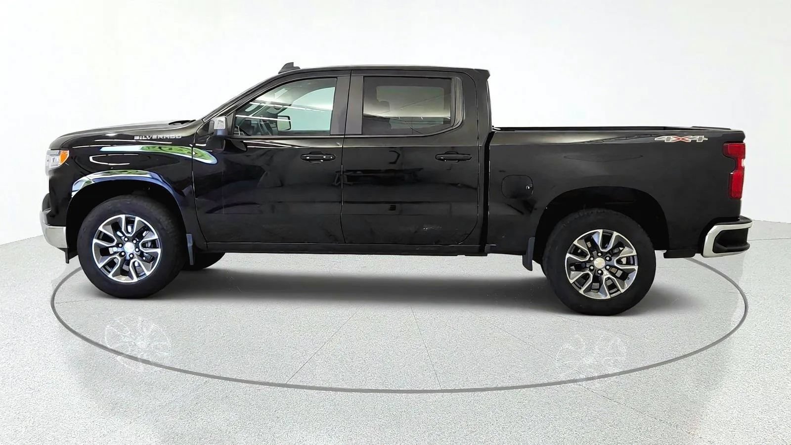 Used 2024 Chevrolet Silverado 1500 LT AWD/4WD image 5