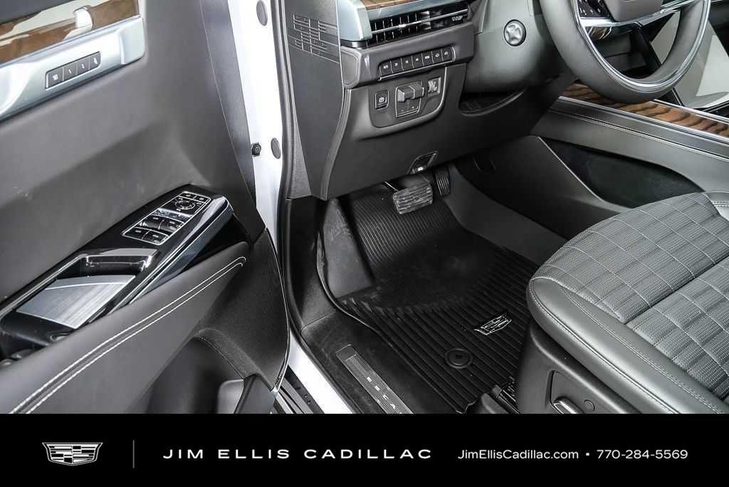 Used 2026 Cadillac Escalade ESV Platinum Sport w/ LPO, ONYX Package AWD/4WD image 8