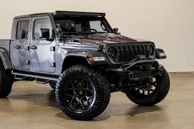 Used 2025 Jeep Gladiator Sport image 29