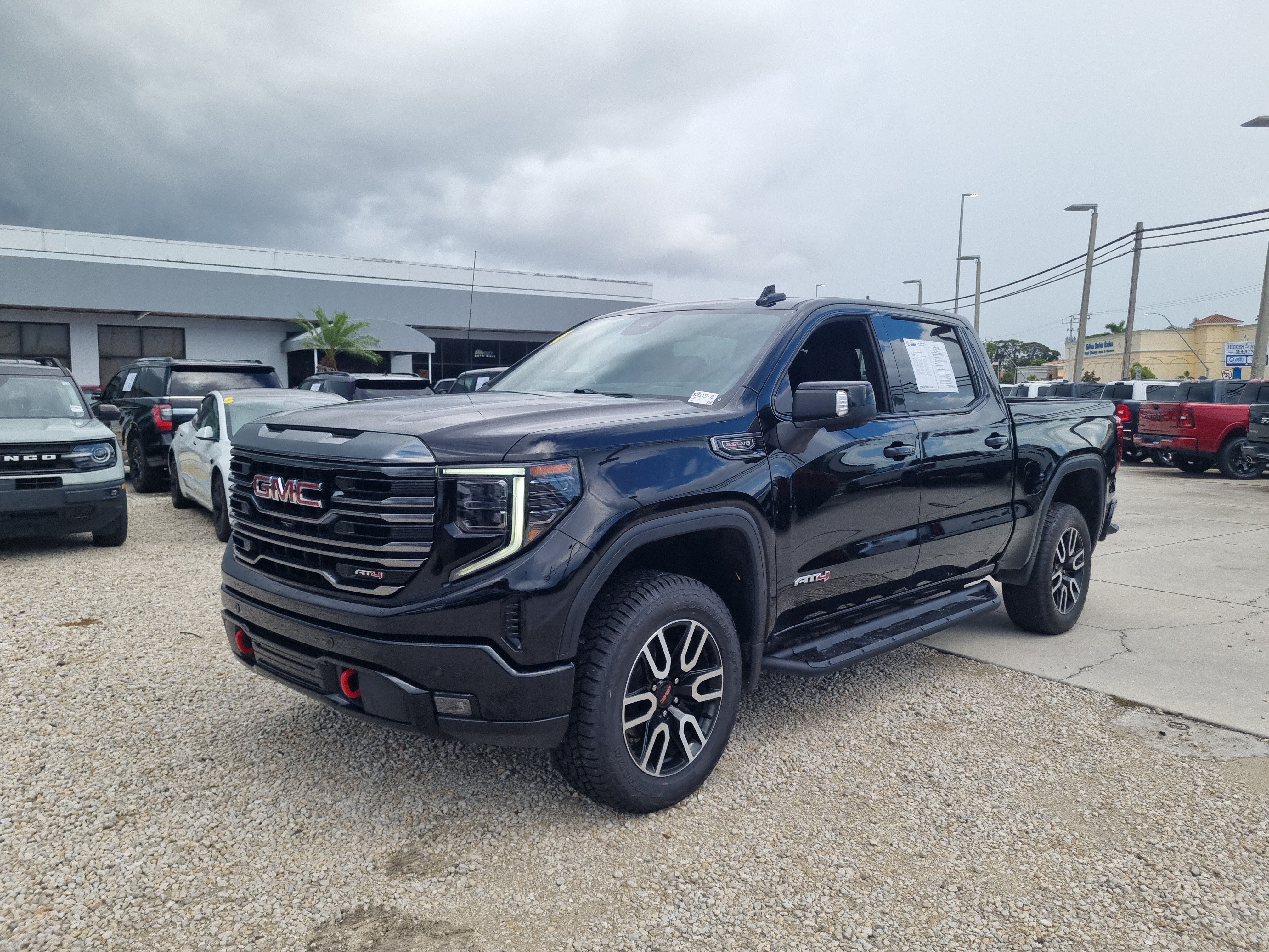 Used 2024 GMC Sierra 1500 AT4 w/ Technology Package AWD/4WD image 3
