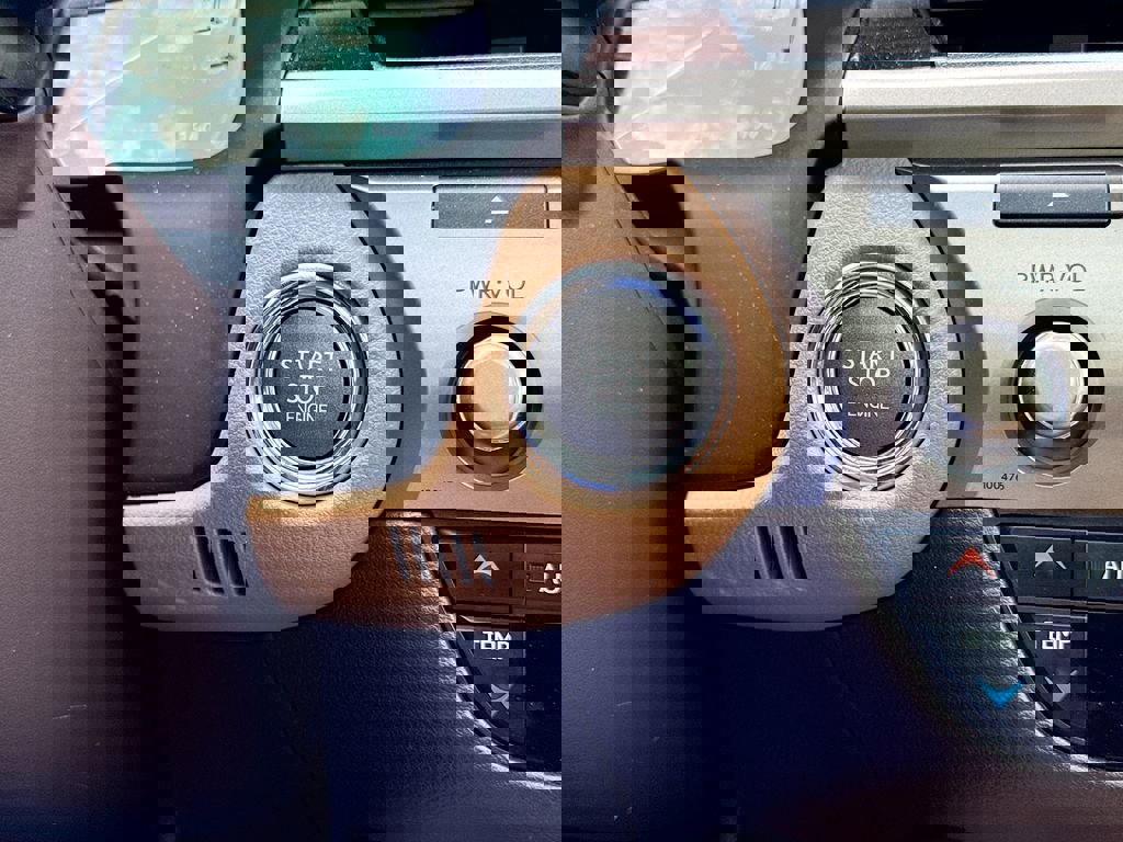 Used 2016 Lexus ES 350 w/ Luxury Package w/Wood Trim image 18