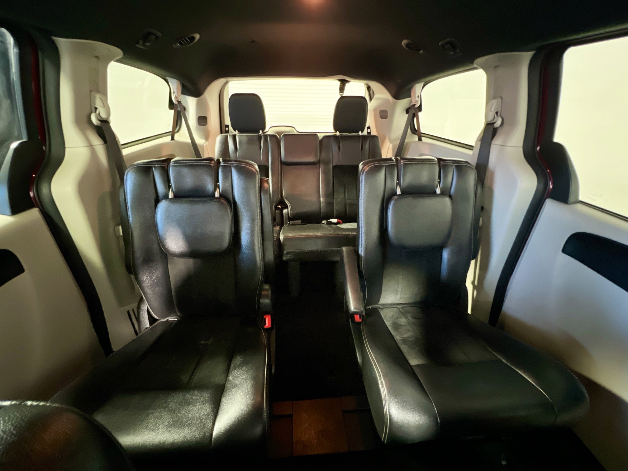 Used 2018 Dodge Grand Caravan SXT image 32