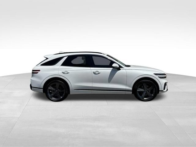 Used 2022 Genesis GV70 3.5T Sport w/ Sport Prestige Package AWD/4WD image 2