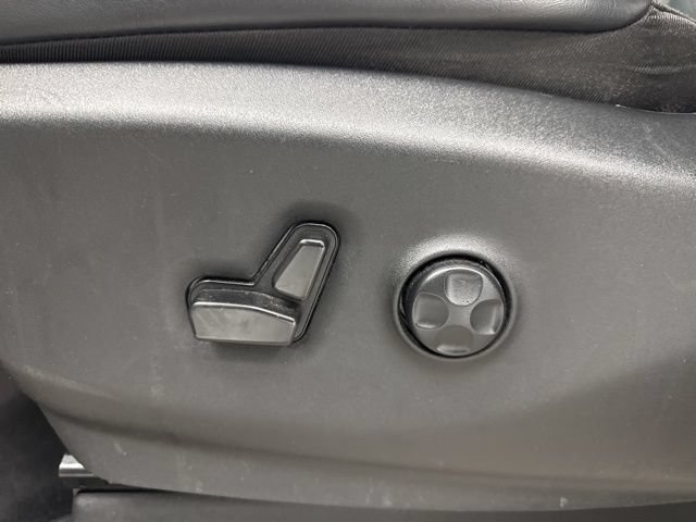 Used 2023 Chrysler Pacifica Touring-L FWD image 10