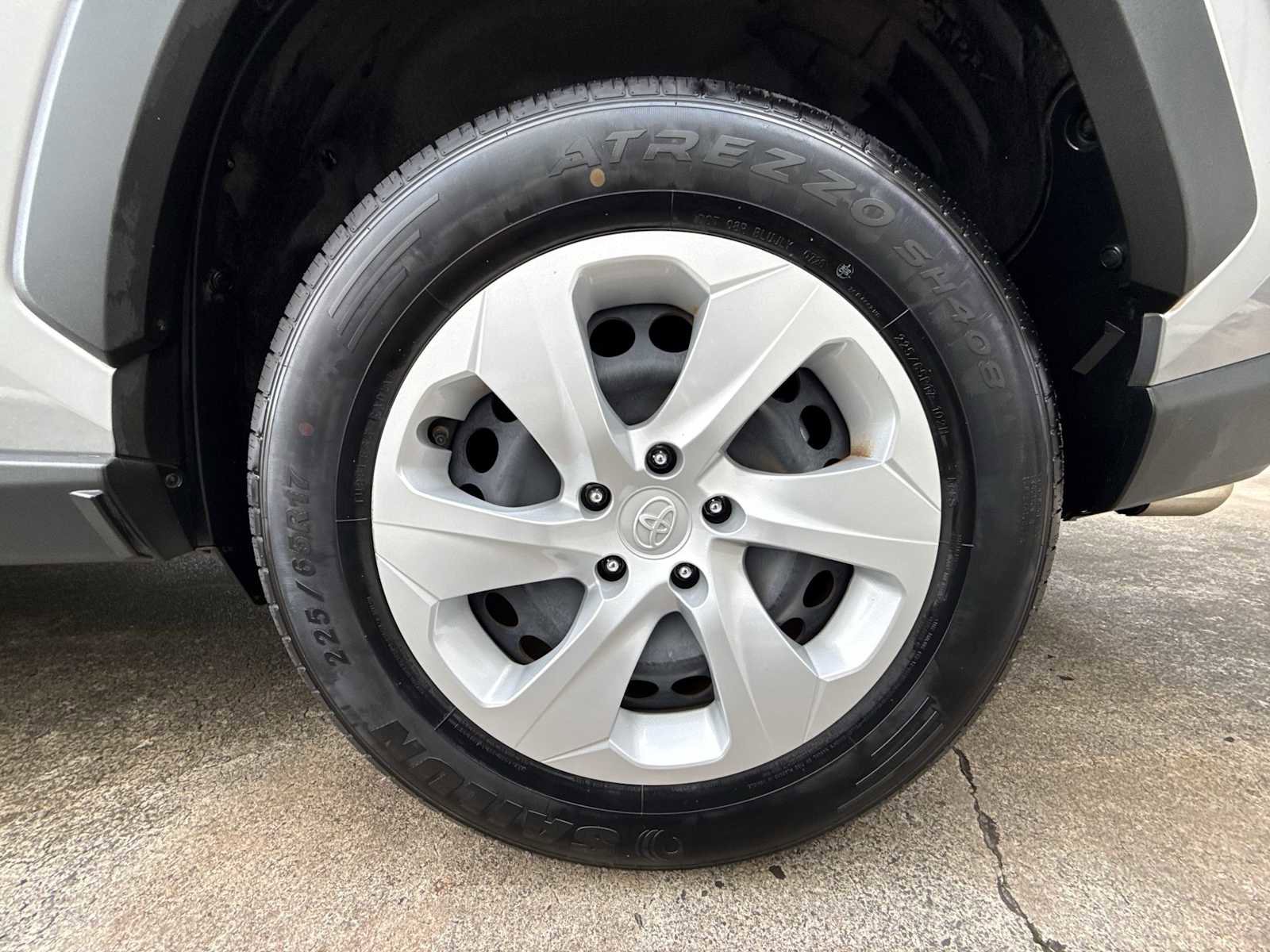 Used 2023 Toyota RAV4 LE FWD image 10