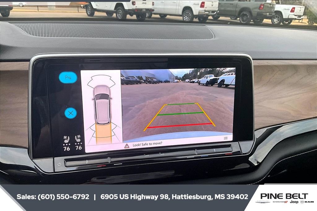 Used 2025 Volkswagen Atlas SE image 15