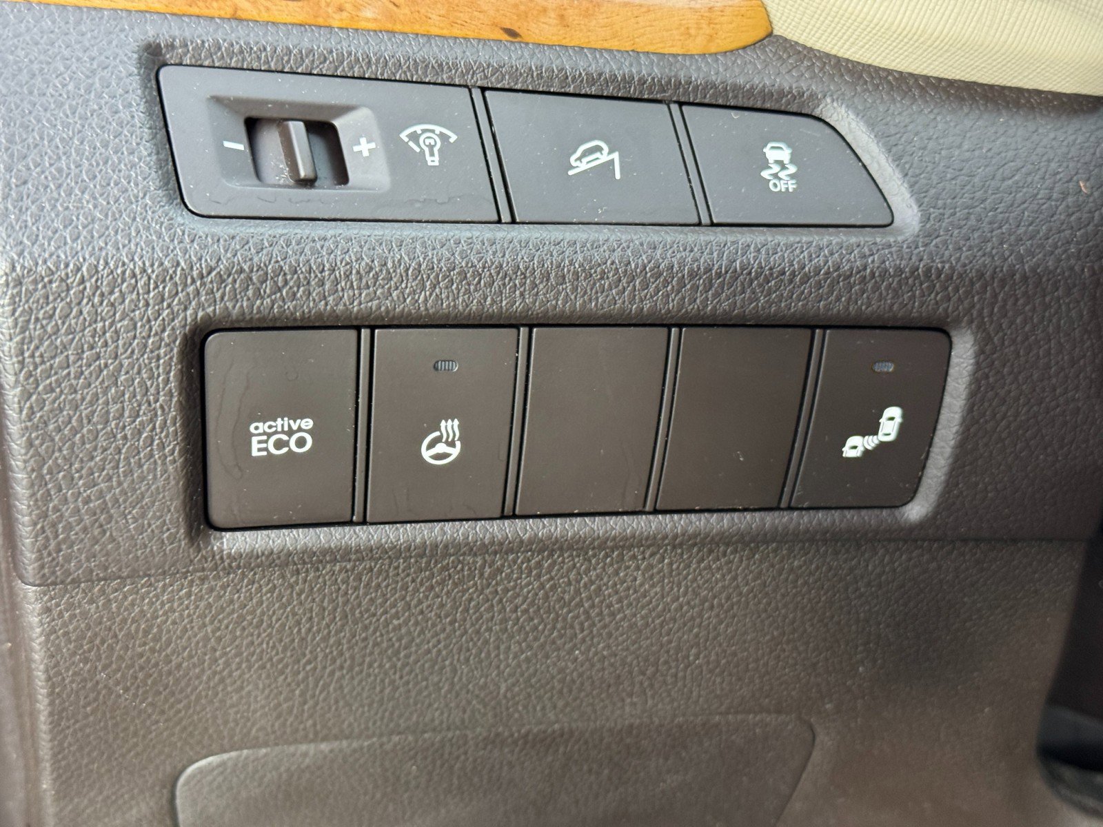 Used 2014 Hyundai Santa Fe w/ Technology Package 05 image 19